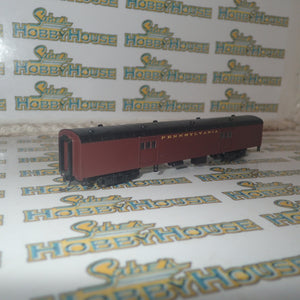 Walthers 932-55097 - Pullman-Standard Streamlined 72' Baggage Car Pennsylvania Railroad (Smooth Sides, Tuscan)