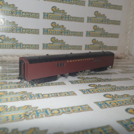 Walthers 932-55097 - Pullman-Standard Streamlined 72' Baggage Car Pennsylvania Railroad (Smooth Sides, Tuscan)