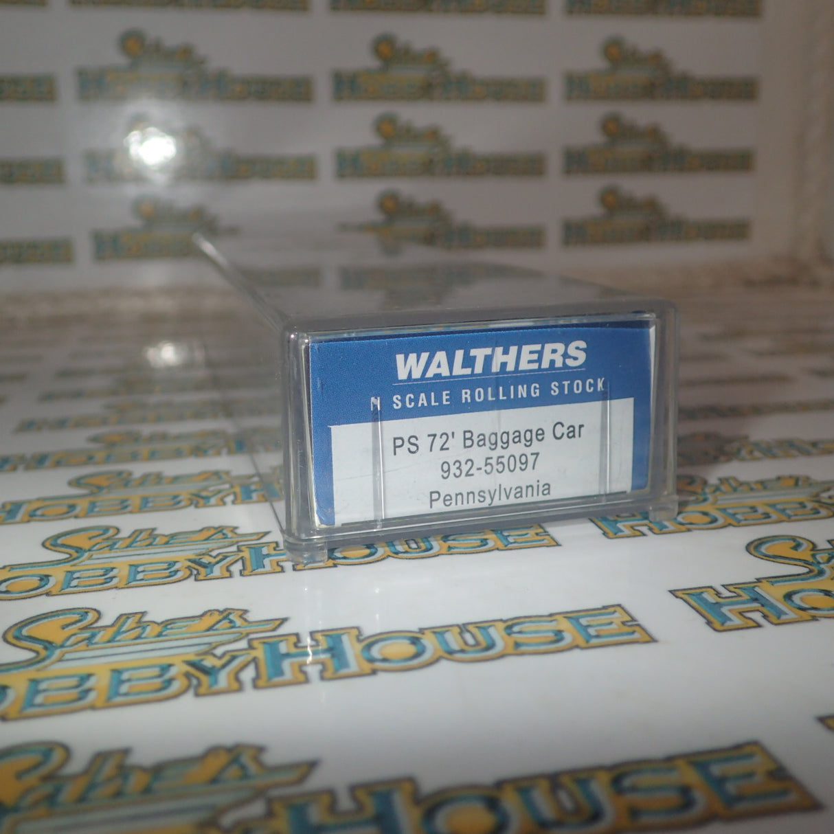 Walthers 932-55097 - Pullman-Standard Streamlined 72' Baggage Car Pennsylvania Railroad (Smooth Sides, Tuscan)