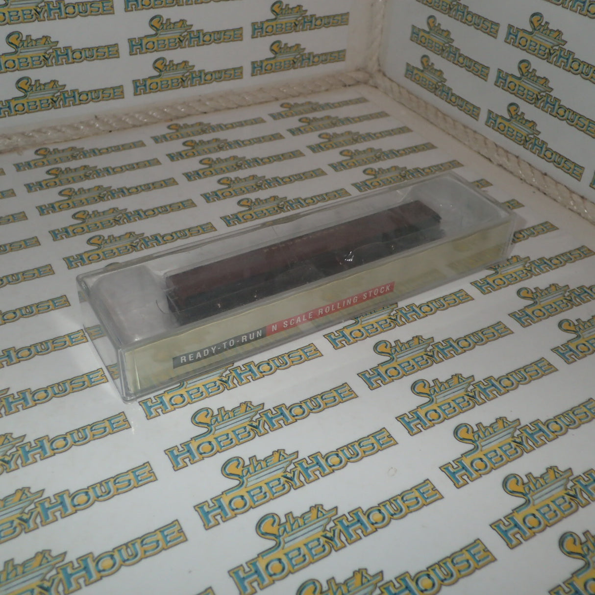 Walthers 932-55097 - Pullman-Standard Streamlined 72' Baggage Car Pennsylvania Railroad (Smooth Sides, Tuscan)