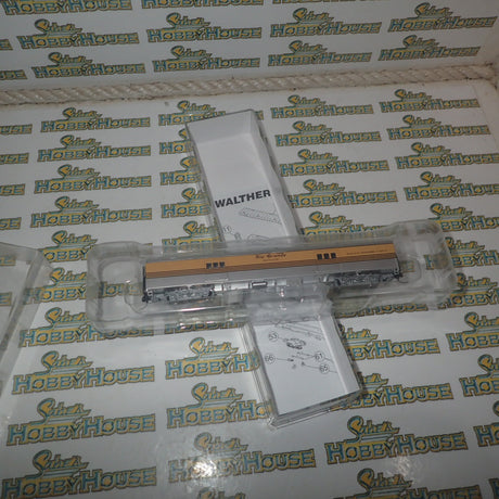 Walthers 932-55098 - Pullman-Standard Streamlined 72' Baggage Car Denver & Rio Grande Western(TM) (Smooth Sides, Four-Stripe, yellow, silver)