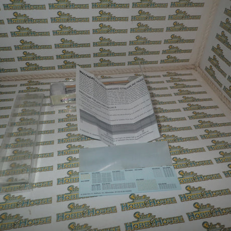 Walthers 932-55098 - Pullman-Standard Streamlined 72' Baggage Car Denver & Rio Grande Western(TM) (Smooth Sides, Four-Stripe, yellow, silver)