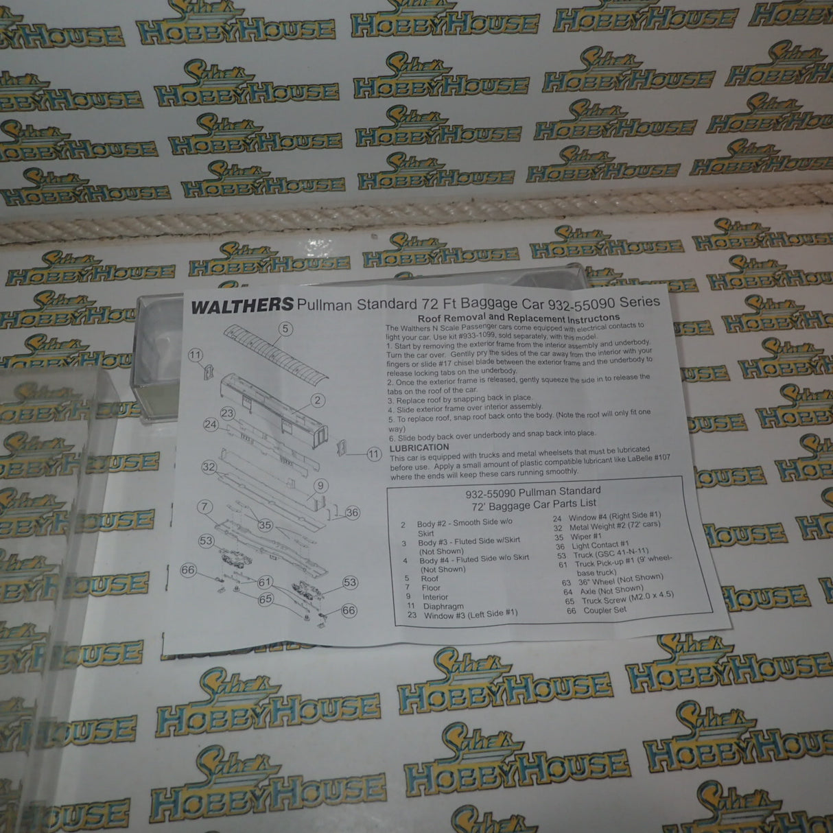 Walthers 932-55098 - Pullman-Standard Streamlined 72' Baggage Car Denver & Rio Grande Western(TM) (Smooth Sides, Four-Stripe, yellow, silver)