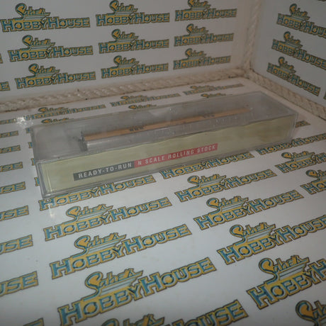 Walthers 932-55098 - Pullman-Standard Streamlined 72' Baggage Car Denver & Rio Grande Western(TM) (Smooth Sides, Four-Stripe, yellow, silver)