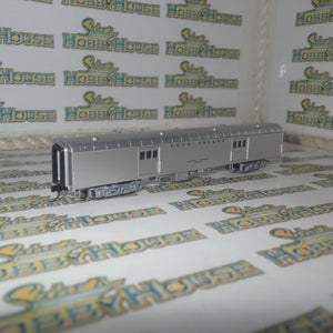 Walthers 932-55100 - 72' Pullman-Standard Baggage Car w/Smooth Sides - Rock Island (silver)