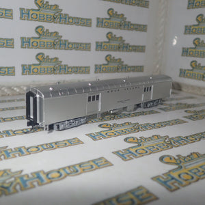 Walthers 932-55100 - 72' Pullman-Standard Baggage Car w/Smooth Sides - Rock Island (silver)