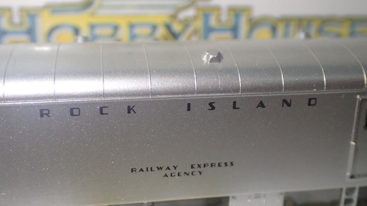 Walthers 932-55100 - 72' Pullman-Standard Baggage Car w/Smooth Sides - Rock Island (silver)