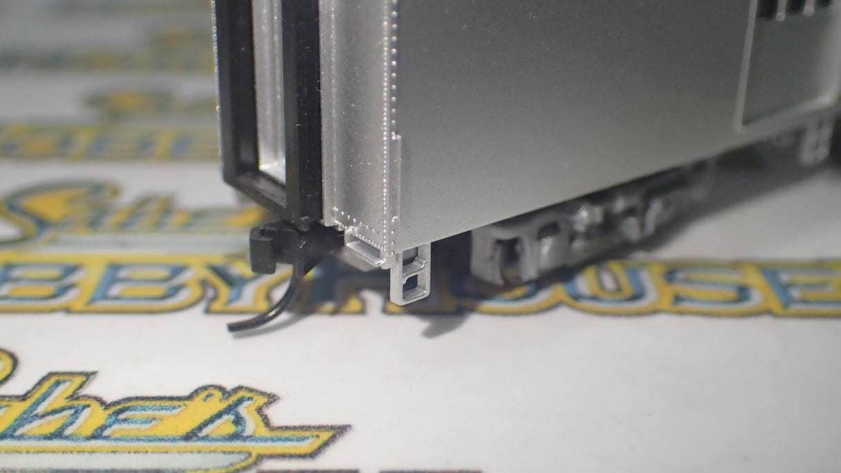 Walthers 932-55100 - 72' Pullman-Standard Baggage Car w/Smooth Sides - Rock Island (silver)