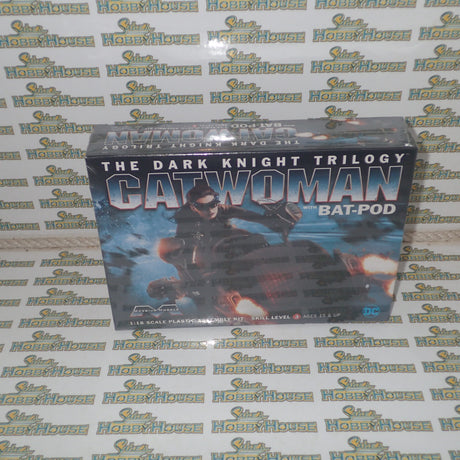 Moebius MO938 - 1/18 Catwoman w/Bat-Pod Plastic Model Kit