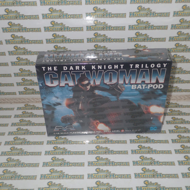 Moebius MO938 - 1/18 Catwoman w/Bat-Pod Plastic Model Kit