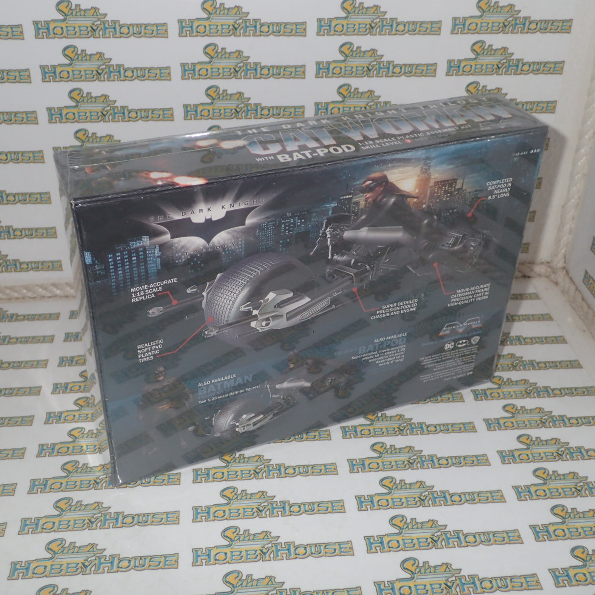 Moebius MO938 - 1/18 Catwoman w/Bat-Pod Plastic Model Kit