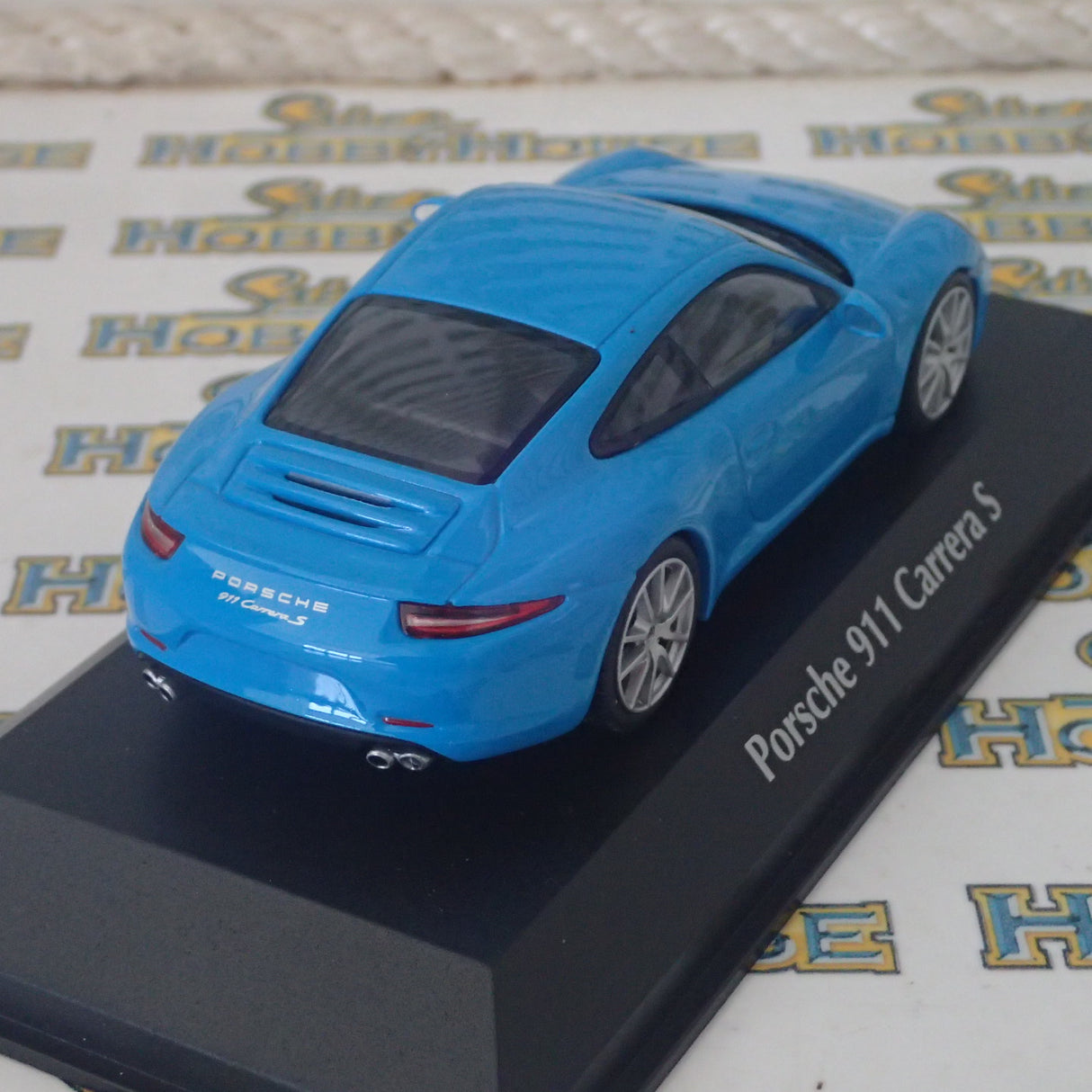 Maxichamps - 1/43 Scale - 2012 Porsche 911 Carrera S in Blue Diecast Model Replica
