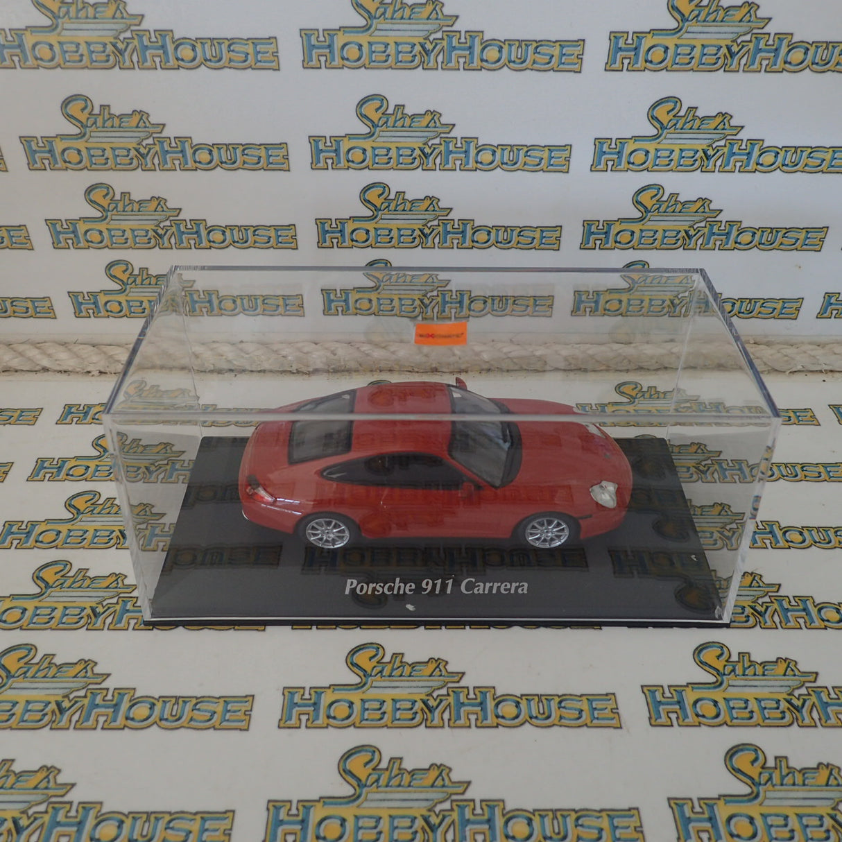 Maxichamps - 1/43 Scale - Porsche 911 Carrera 2001 in Orange Red Metallic Scale Model Replica