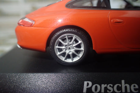 Maxichamps - 1/43 Scale - Porsche 911 Carrera 2001 in Orange Red Metallic Scale Model Replica