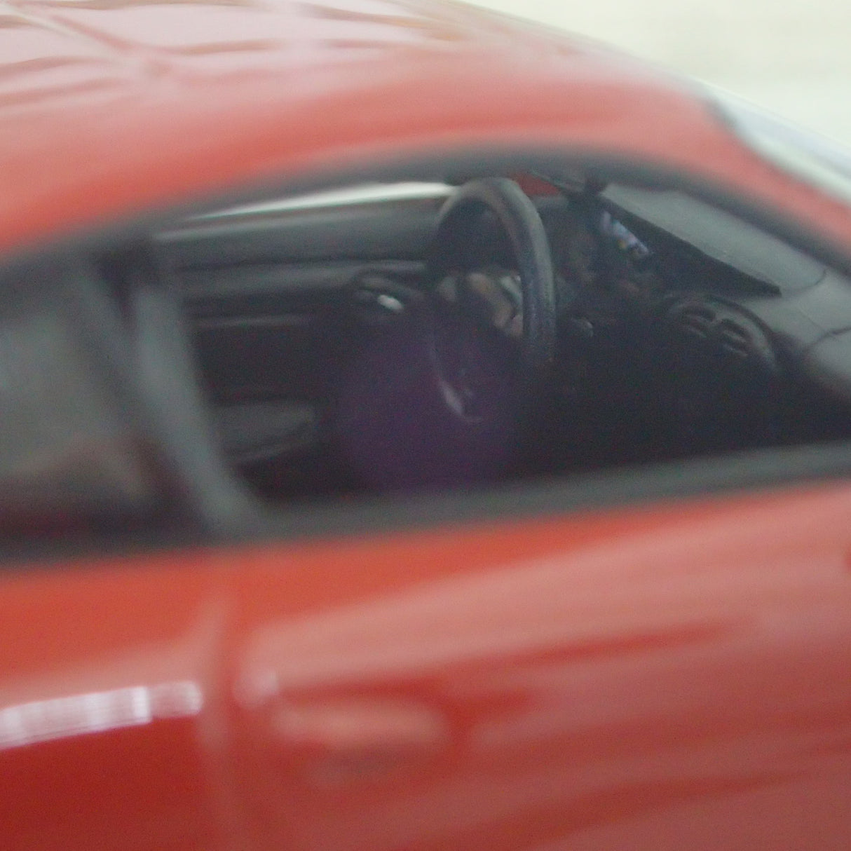 Maxichamps - 1/43 Scale - Porsche 911 Carrera 2001 in Orange Red Metallic Scale Model Replica