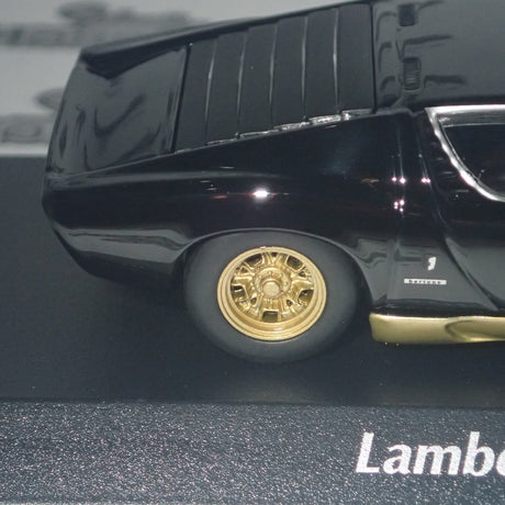 Maxichamps 940 103000 - 1/43 Scale Lamborghini Miura 1966 in Black Scale Model Replica crack in display case