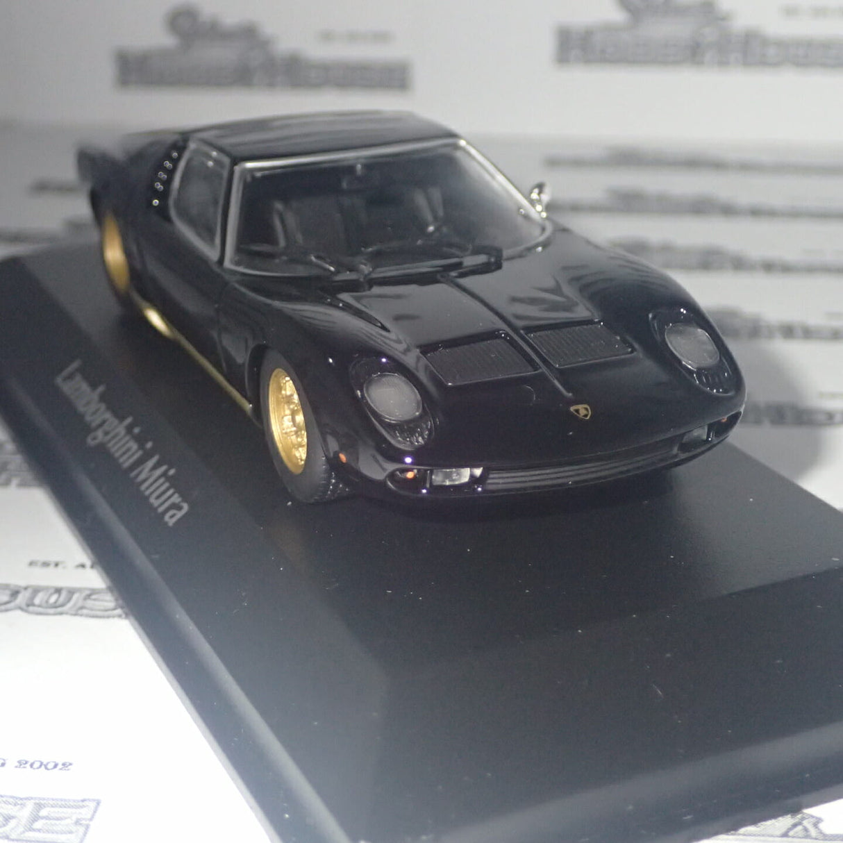 Maxichamps 940 103000 - 1/43 Scale Lamborghini Miura 1966 in Black Scale Model Replica crack in display case