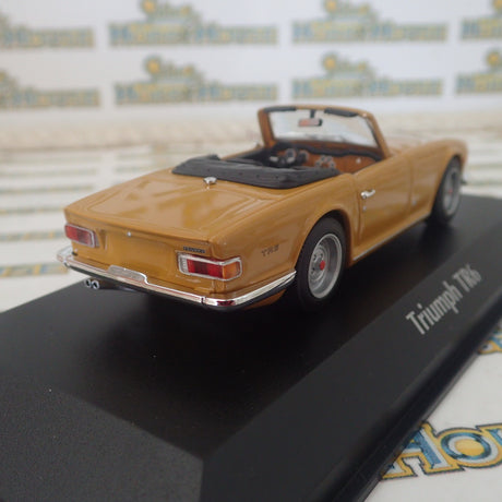 Maxichamps - 1/43 Scale - Triumph TR6 1968 in Orange Scale Model Replica