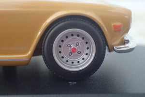 Maxichamps - 1/43 Scale - Triumph TR6 1968 in Orange Scale Model Replica