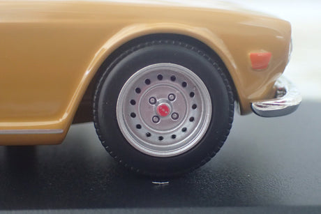 Maxichamps - 1/43 Scale - Triumph TR6 1968 in Orange Scale Model Replica