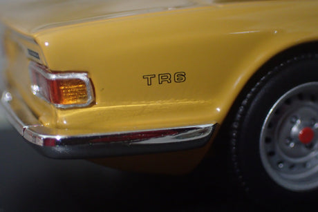 Maxichamps - 1/43 Scale - Triumph TR6 1968 in Orange Scale Model Replica