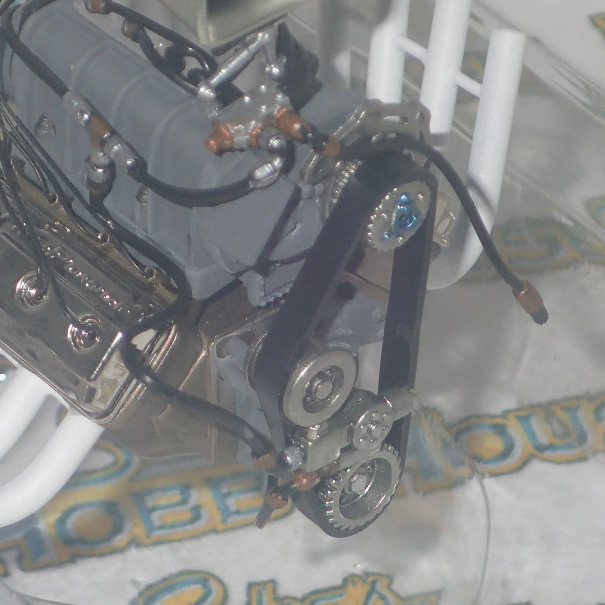 ACME A1800812E - 1/18 Scale Blown Winged Express HEMI 392 Engine & Transmission