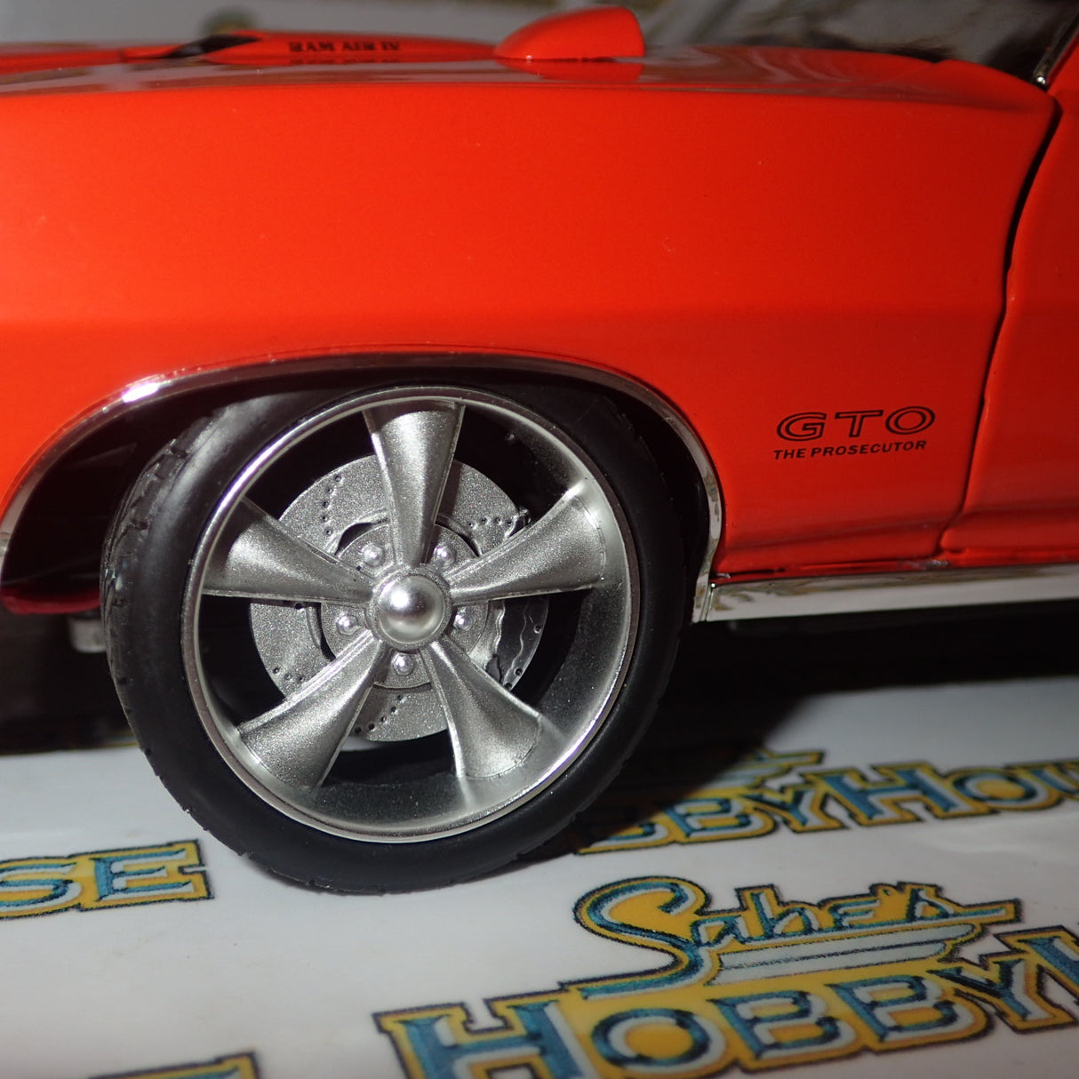 ACME A1801214 - 1/18 Scale 1970 Pontiac GTO Street Fighter the Prosecutor Diecast Scale Model Replica