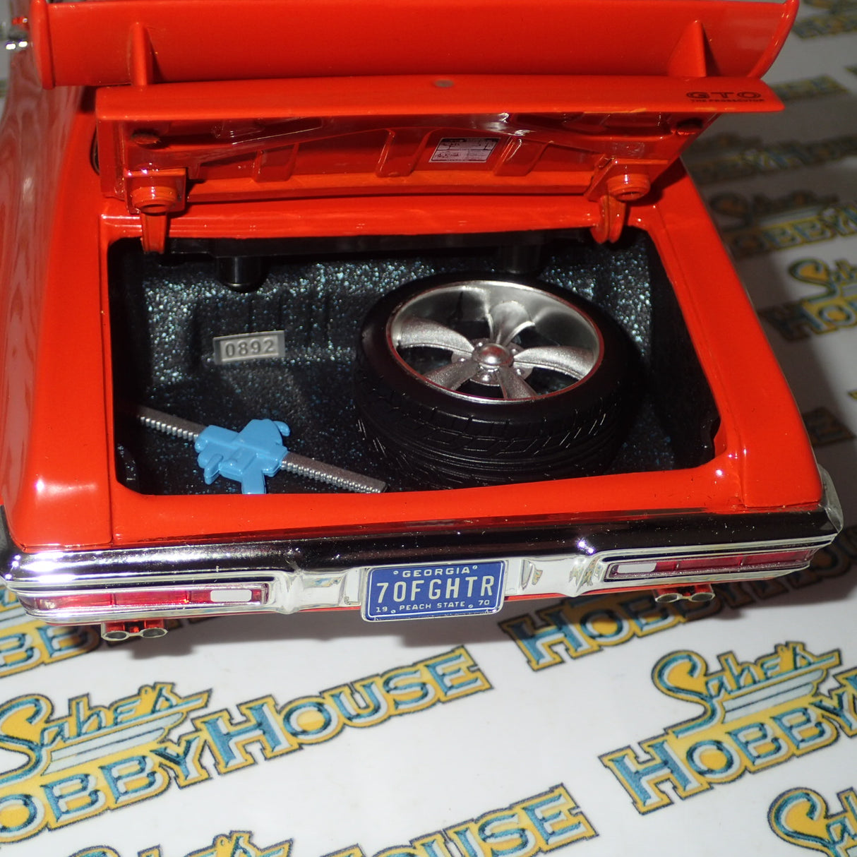 ACME A1801214 - 1/18 Scale 1970 Pontiac GTO Street Fighter the Prosecutor Diecast Scale Model Replica