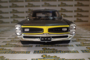 ACME A1801219 - 1/18 Scale 1966 PONTIAC GTO RESTOMOD Diecast Scale Model Replica