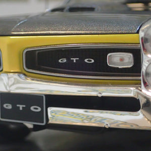ACME A1801219 - 1/18 Scale 1966 PONTIAC GTO RESTOMOD Diecast Scale Model Replica