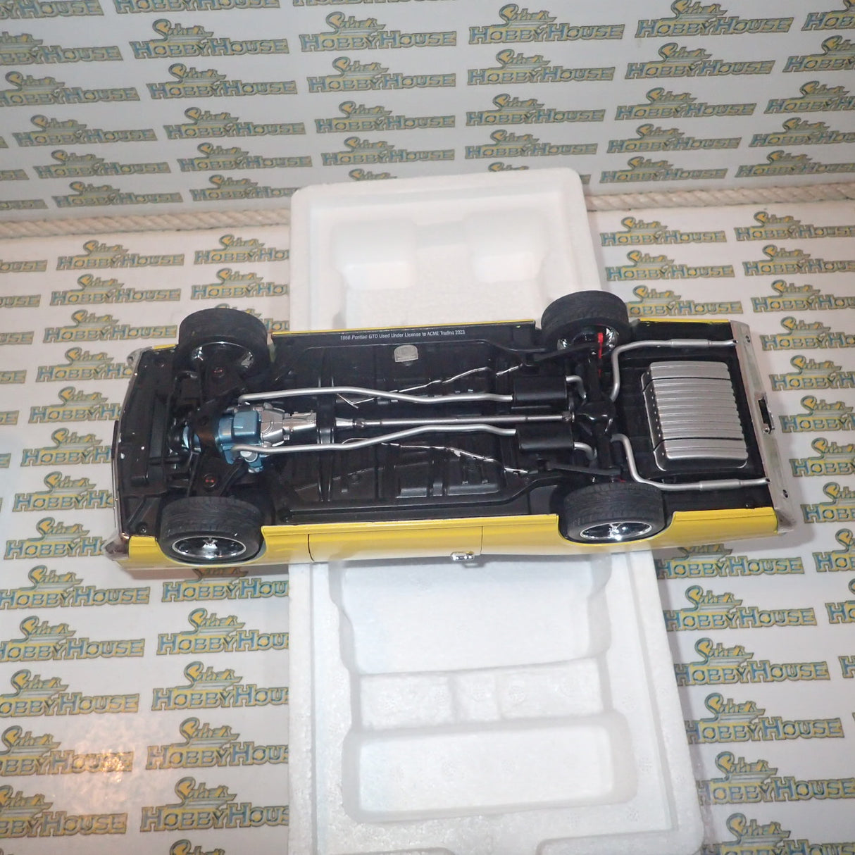 ACME A1801219 - 1/18 Scale 1966 PONTIAC GTO RESTOMOD Diecast Scale Model Replica