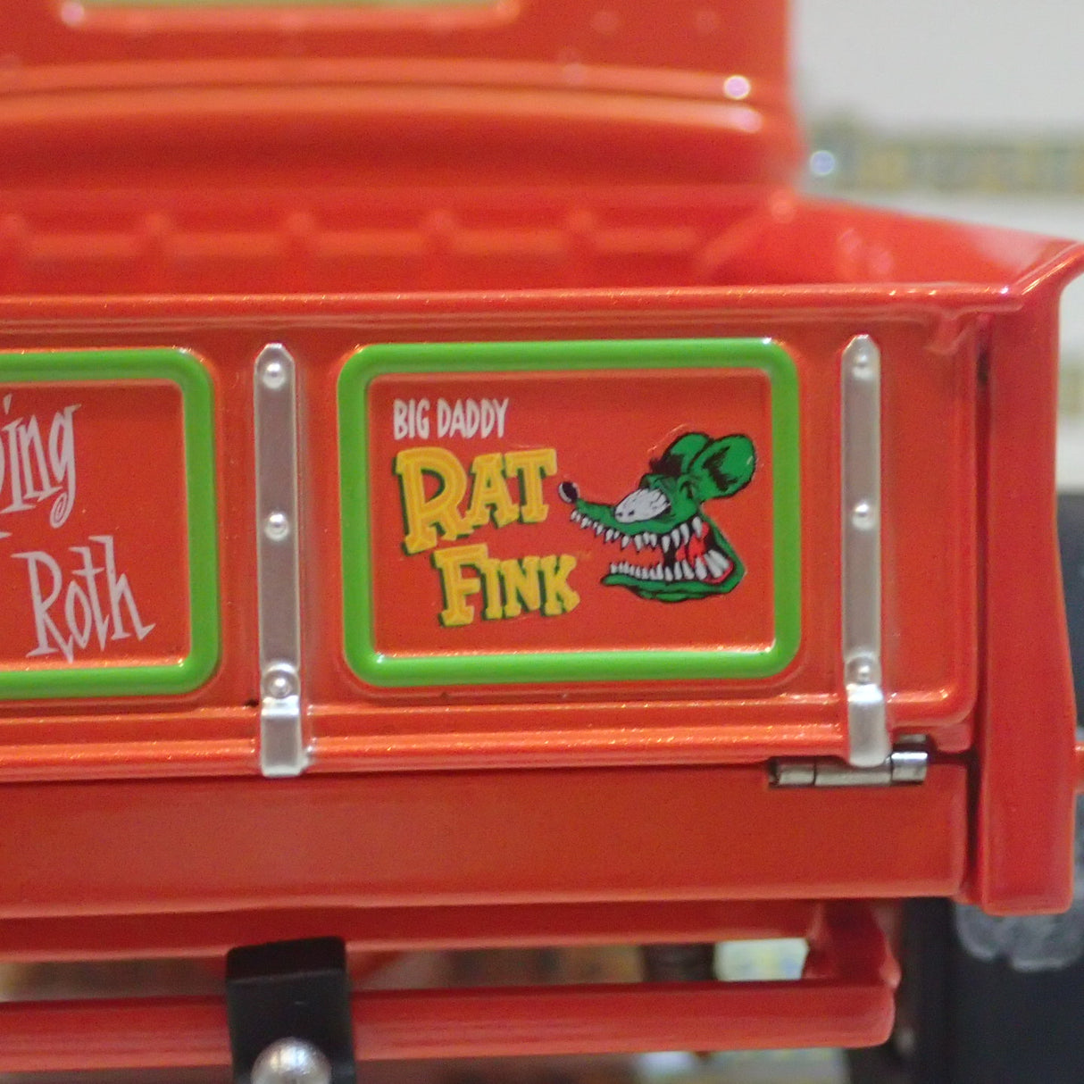 ACME A1804102 - 1/18 Scale 1932 Ford Hot Rod Pick Up Rat Fink Diecast Scale Model Replica