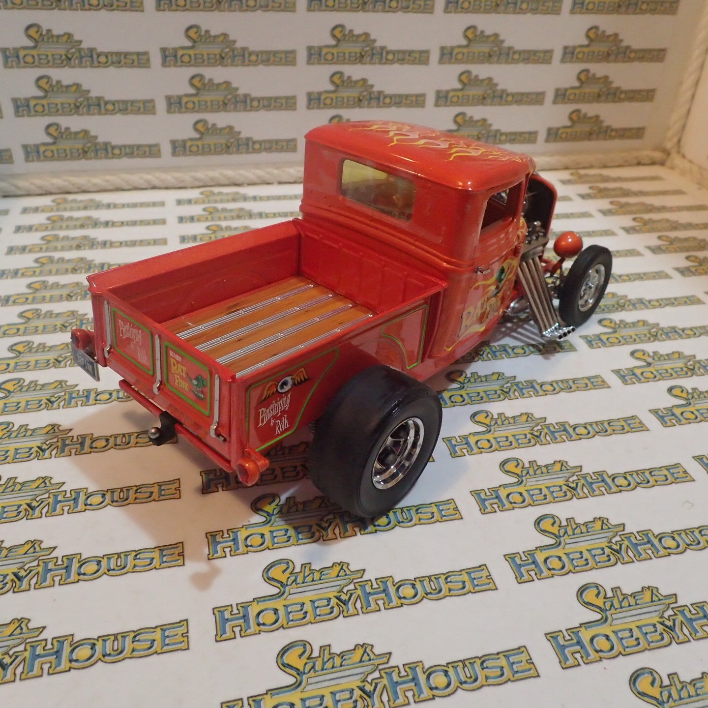 ACME A1804102 - 1/18 Scale 1932 Ford Hot Rod Pick Up Rat Fink