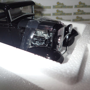 ACME A1804104 - 1/18 Scale 1932 Ford Pickup - Black Beauty Die-cast Model Replica