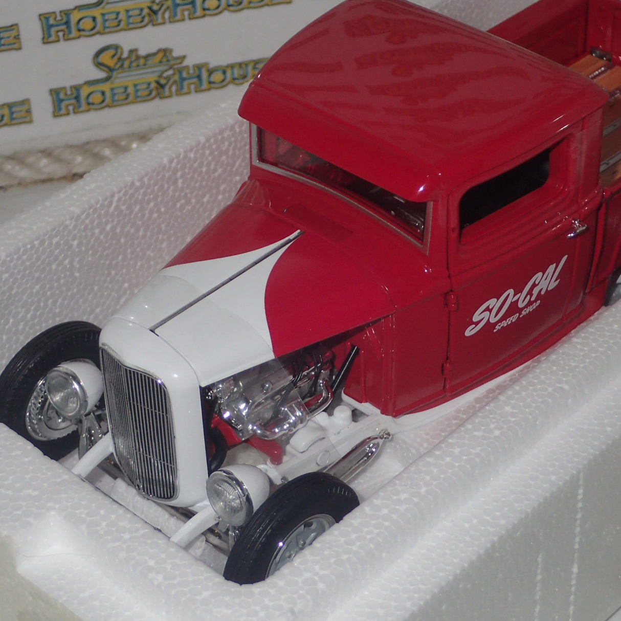 ACME A1804107 - 1/18 Scale 1932 Ford Truck - So-Cal Speed Shop Die-cast Model Replica