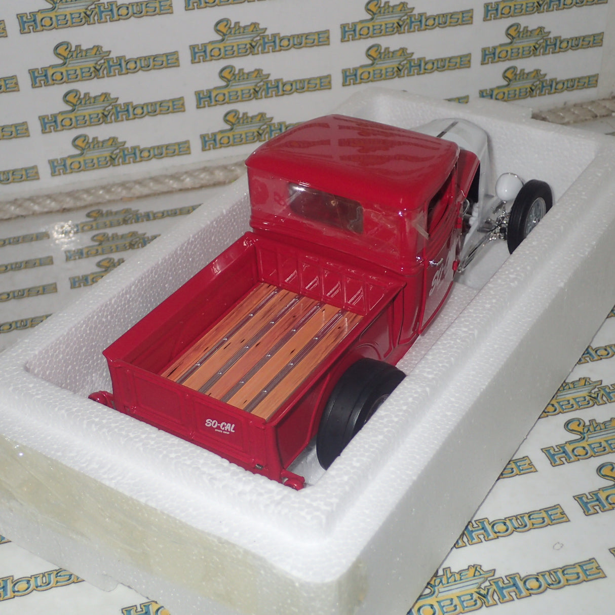 ACME A1804107 - 1/18 Scale 1932 Ford Truck - So-Cal Speed Shop Die-cast Model Replica