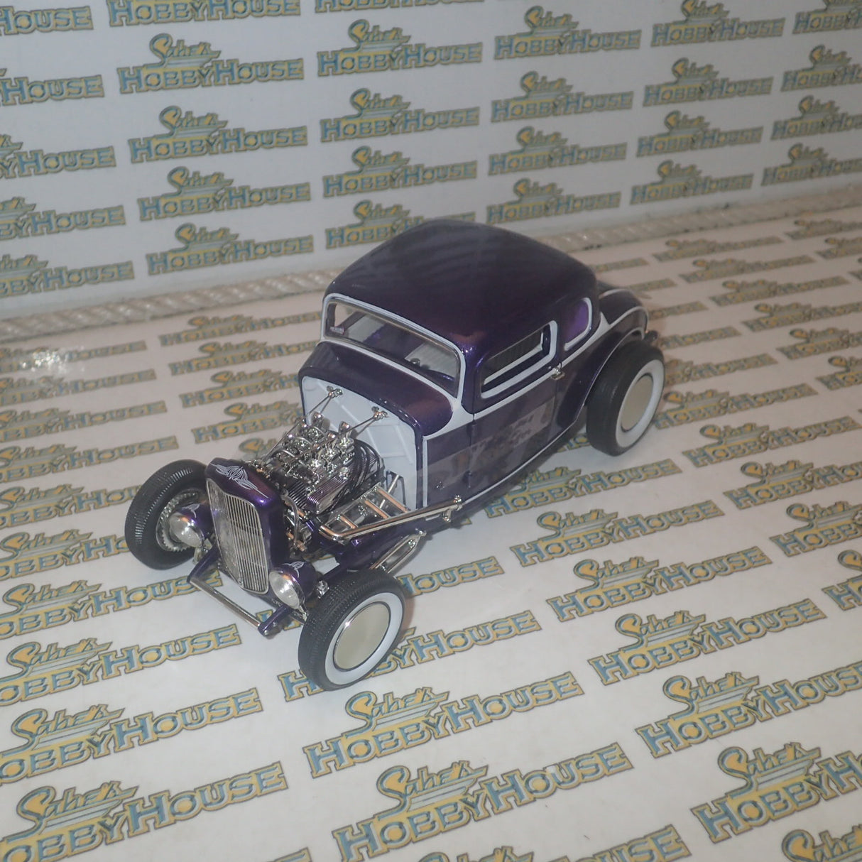 ACME A1805009 - 1/18 Scale - Grand National Deuce Series 1932 Ford Five Window Release No.4 Diecast Model Replica