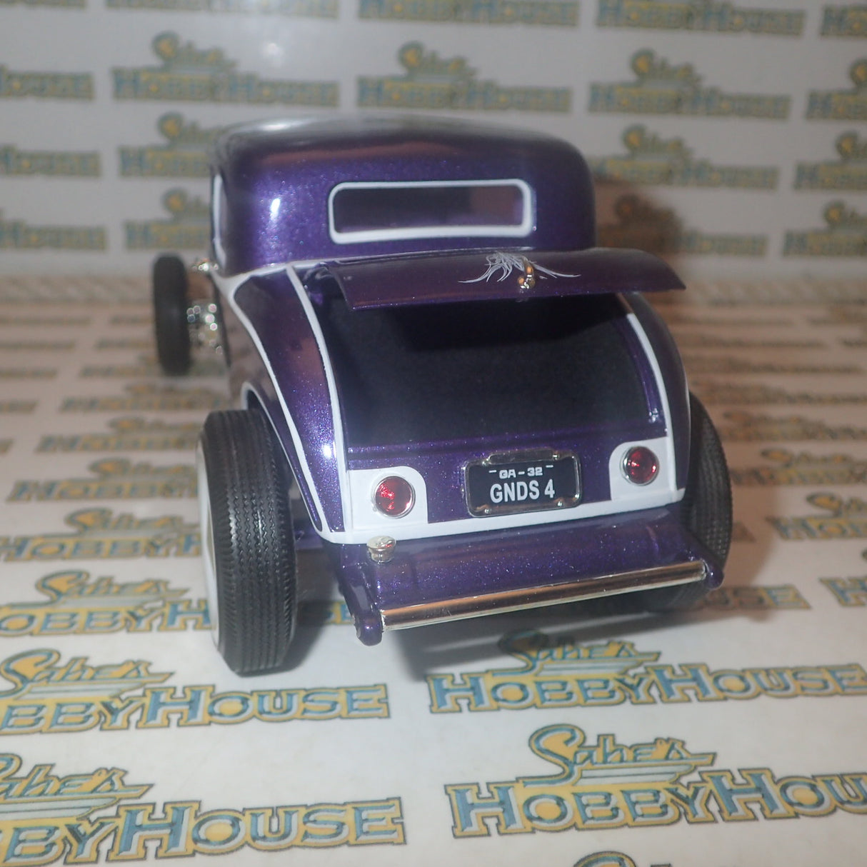 ACME A1805009 - 1/18 Scale - Grand National Deuce Series 1932 Ford Five Window Release No.4 Diecast Model Replica