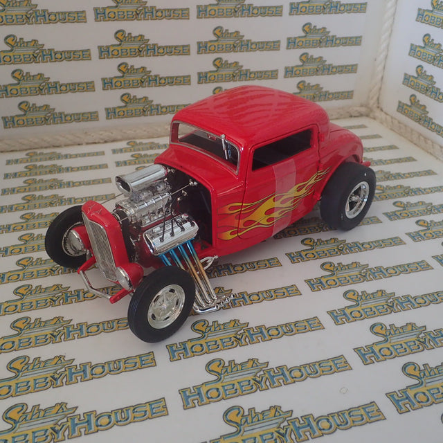 ACME A1805016 - 1/18 Scale 1932 Ford 3 Window Flamethrower Diecast Scale Model Replica