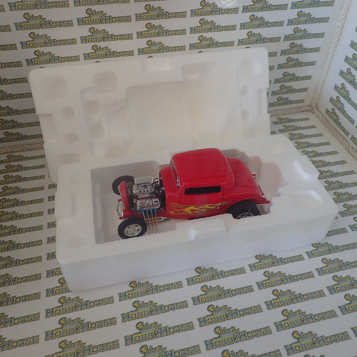 ACME A1805016 - 1/18 Scale 1932 Ford 3 Window Flamethrower Diecast Scale Model Replica