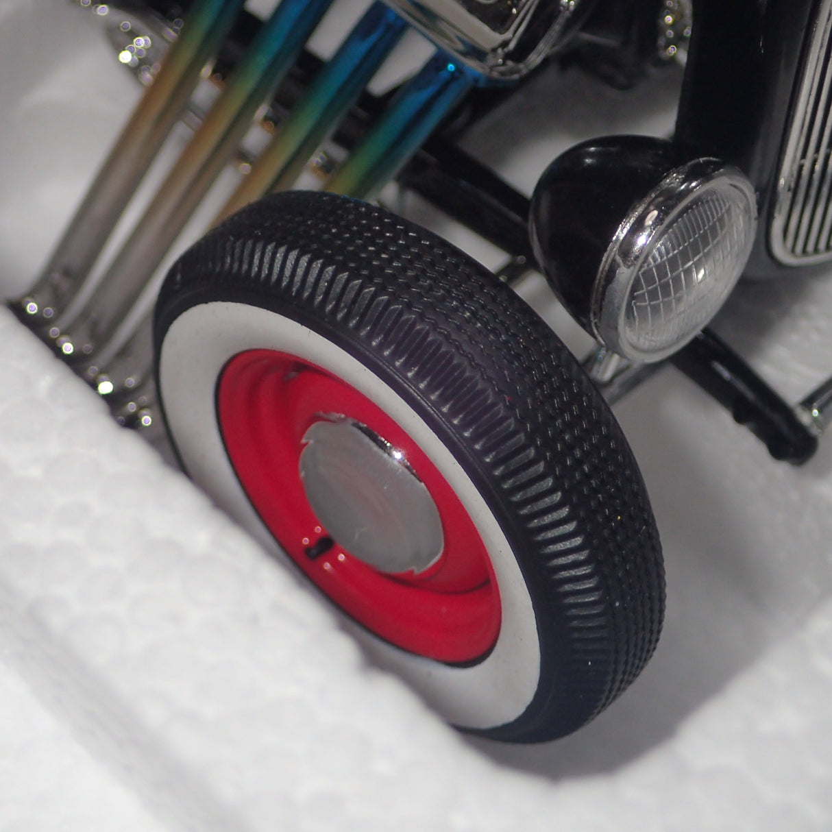 ACME A1805022 - 1/18 Scale 1932 Ford Blown 5 Window w/ Rat Fink figure Diecast Scale Model Replica