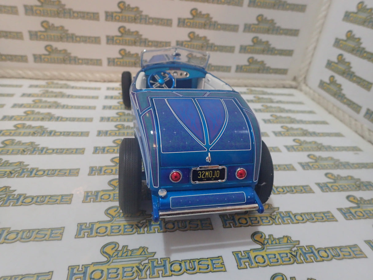 ACME A1805024 - 1/18 Scale 1932 FORD HOT ROD ROADSTER BLUE FLAME Diecast Scale Model Replica