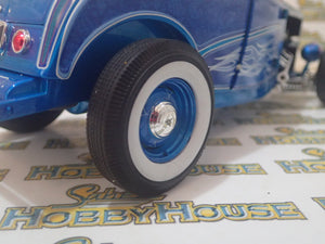 ACME A1805024 - 1/18 Scale 1932 FORD HOT ROD ROADSTER BLUE FLAME Diecast Scale Model Replica