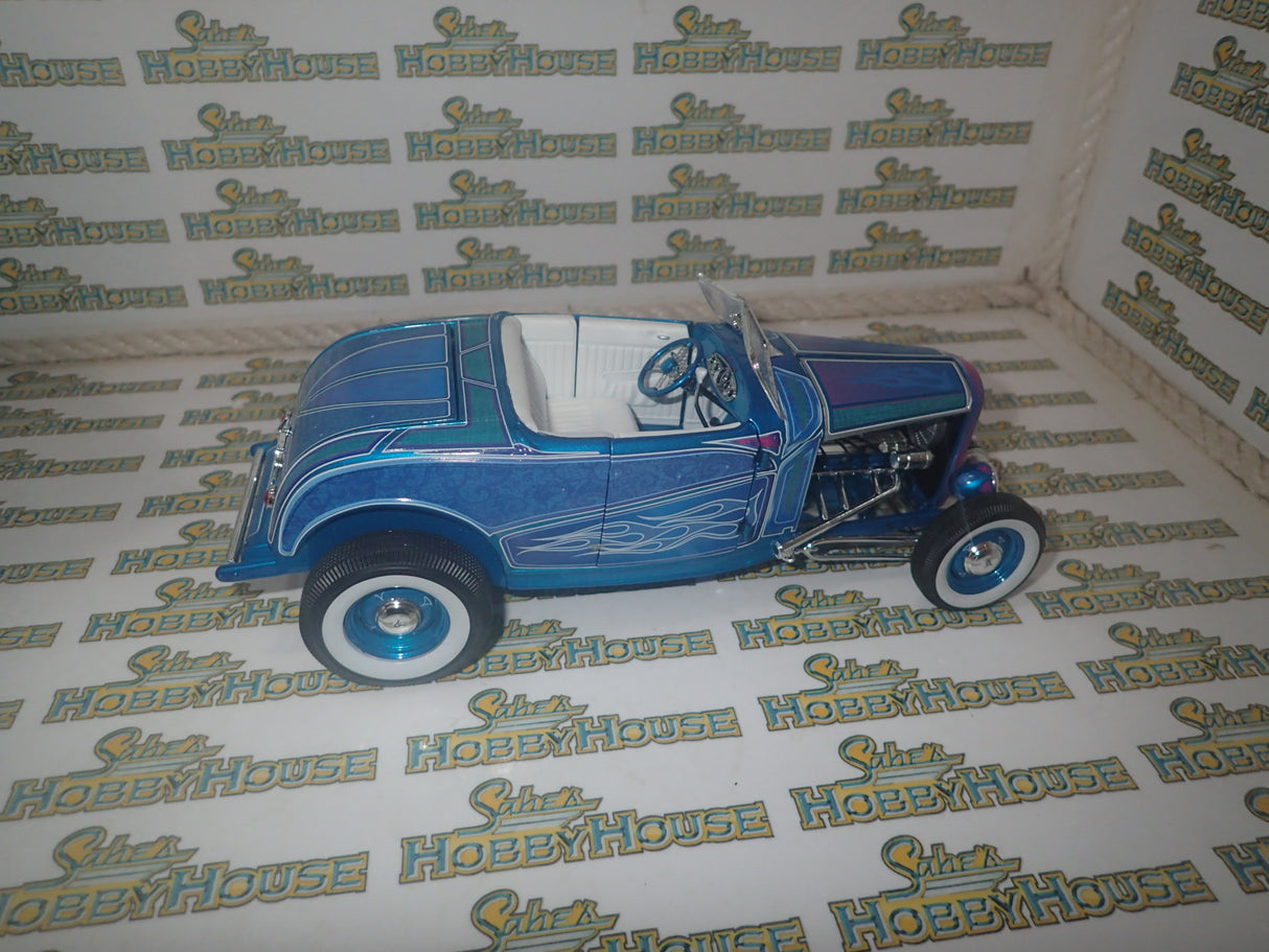 ACME A1805024 - 1/18 Scale 1932 FORD HOT ROD ROADSTER BLUE FLAME Diecast Scale Model Replica