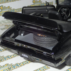 Acme - 1/18 Scale - A1805215 1968 PONTIAC FIREBIRD CONVERTIBLE RESTOMOD Diecast Scale Model Replica