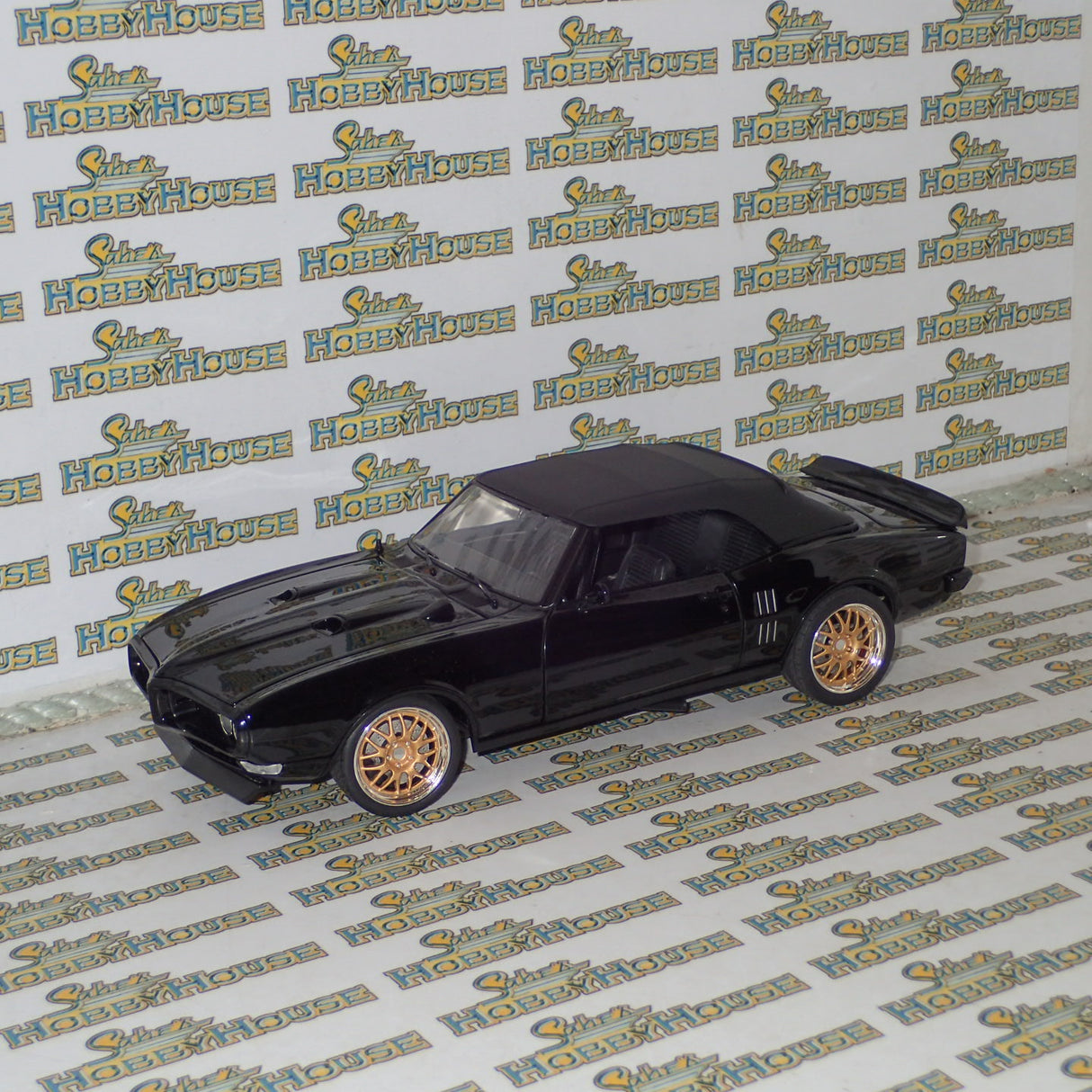 Acme - 1/18 Scale - A1805215 1968 PONTIAC FIREBIRD CONVERTIBLE RESTOMOD Diecast Scale Model Replica