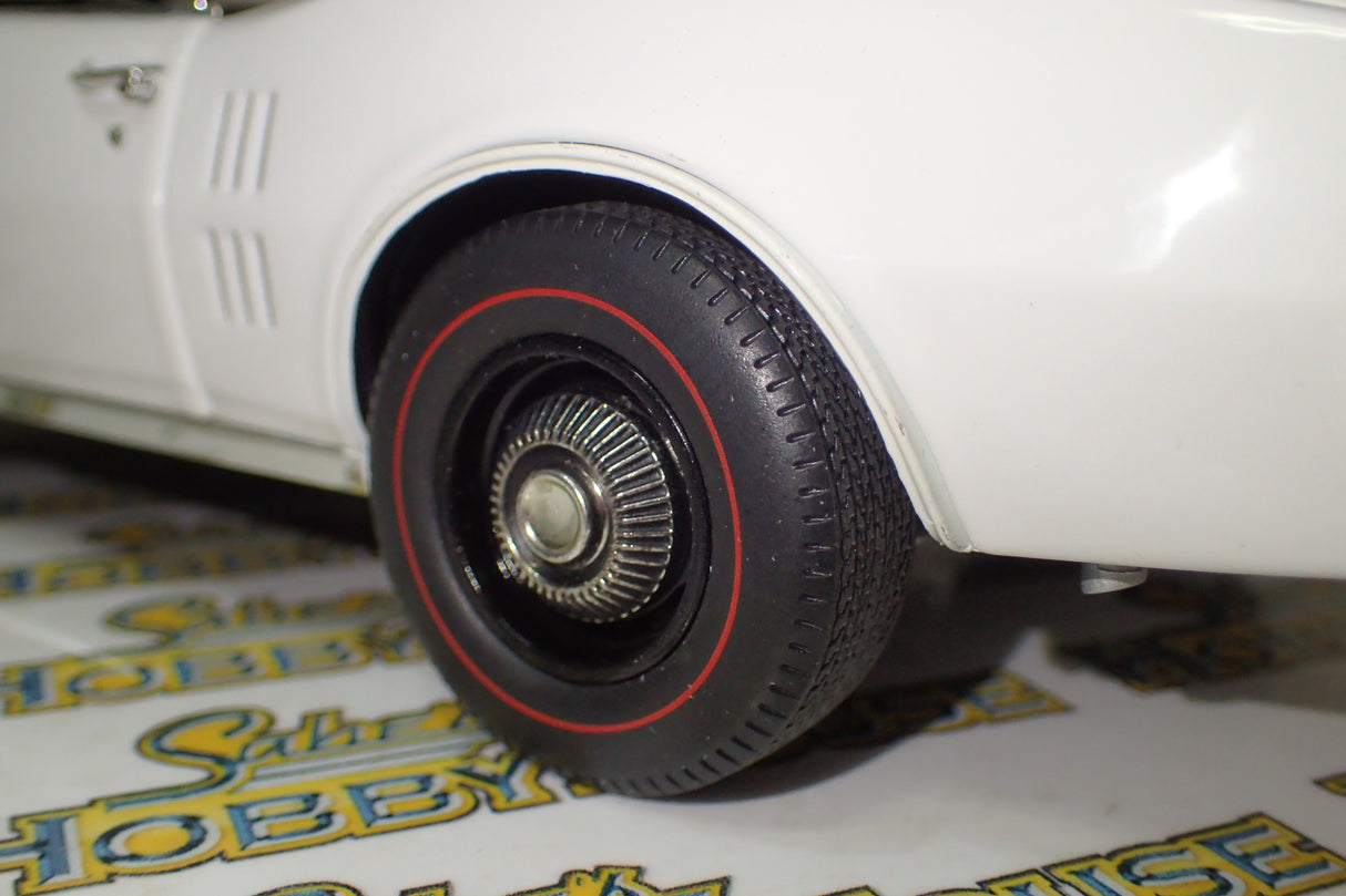 Acme A1805220 - 1/18 Scale 1968 Pontiac Firebird First Ram Air II Die-cast Model Replica