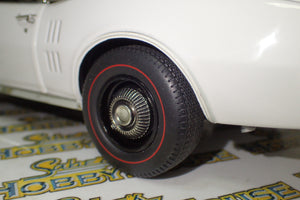 Acme A1805220 - 1/18 Scale 1968 Pontiac Firebird First Ram Air II Die-cast Model Replica