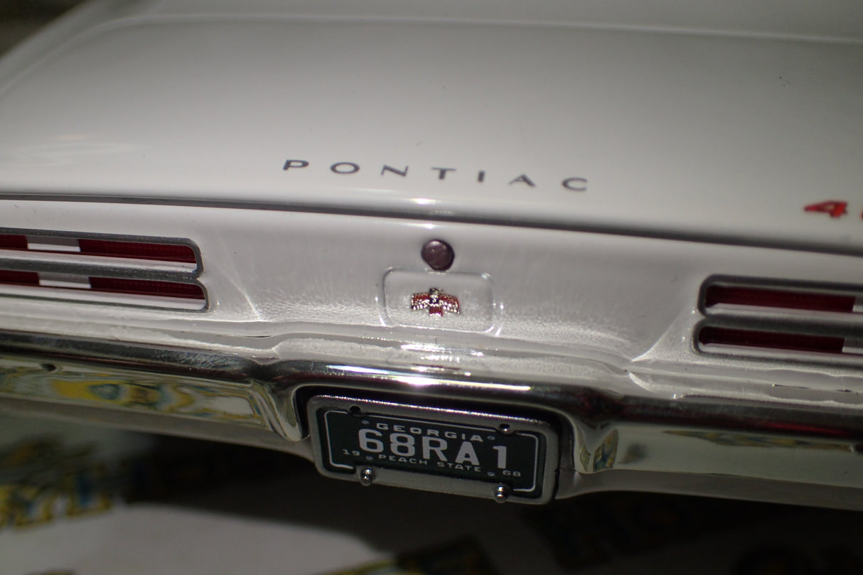 Acme A1805220 - 1/18 Scale 1968 Pontiac Firebird First Ram Air II Die-cast Model Replica