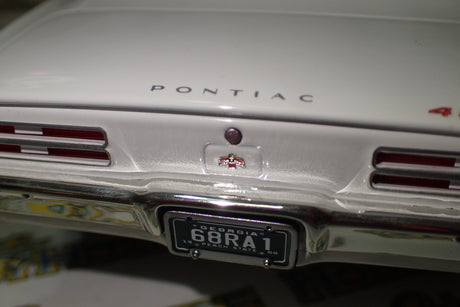 Acme A1805220 - 1/18 Scale 1968 Pontiac Firebird First Ram Air II Die-cast Model Replica